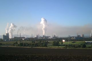Směnu v „plynové komoře“ tajili. Výbuch v košických železárnách zabil 11 lidí, 300 dalších otrávil - Médium.cz